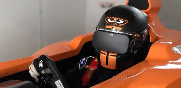 HelmetVR vereint Motorsport Helm mit Oculus Rift